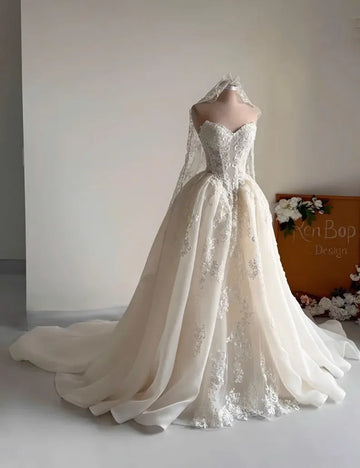 Customized02025 New Elegant A-Line Lace Applique Princess Wedding Dress Sweetheart Backless Pleated Luxury Ball Bridal Dress