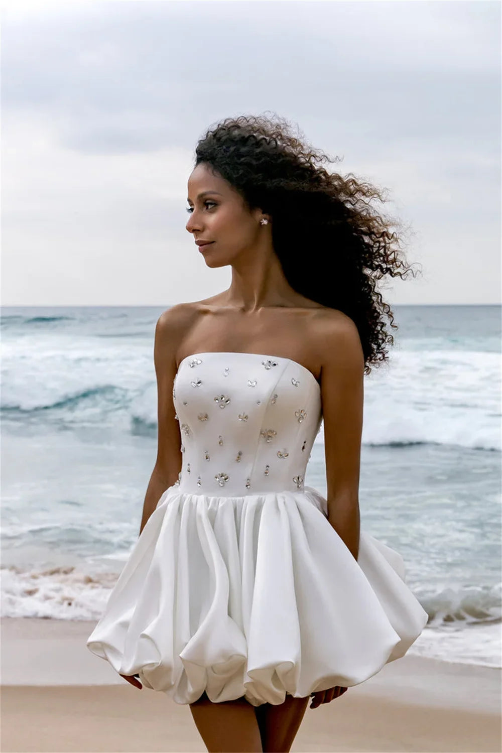 Customized Elegant White Short A-Line 3D Rhinestone Women's Wedding Dress Sexy Backless Beach Dance Bridal Gown Vestido De Novia