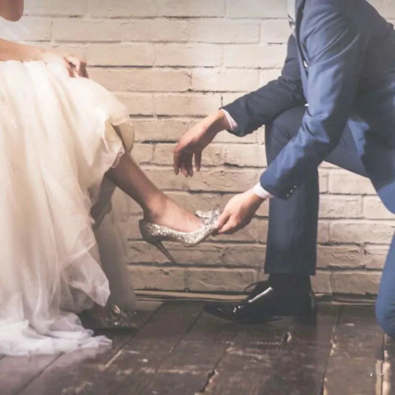 2025 European Wedding Shoes Women's White Diamond-rhine-crystal stiletto Heels Pointy Red Bridal Shoes Fashion women's Bridesmai