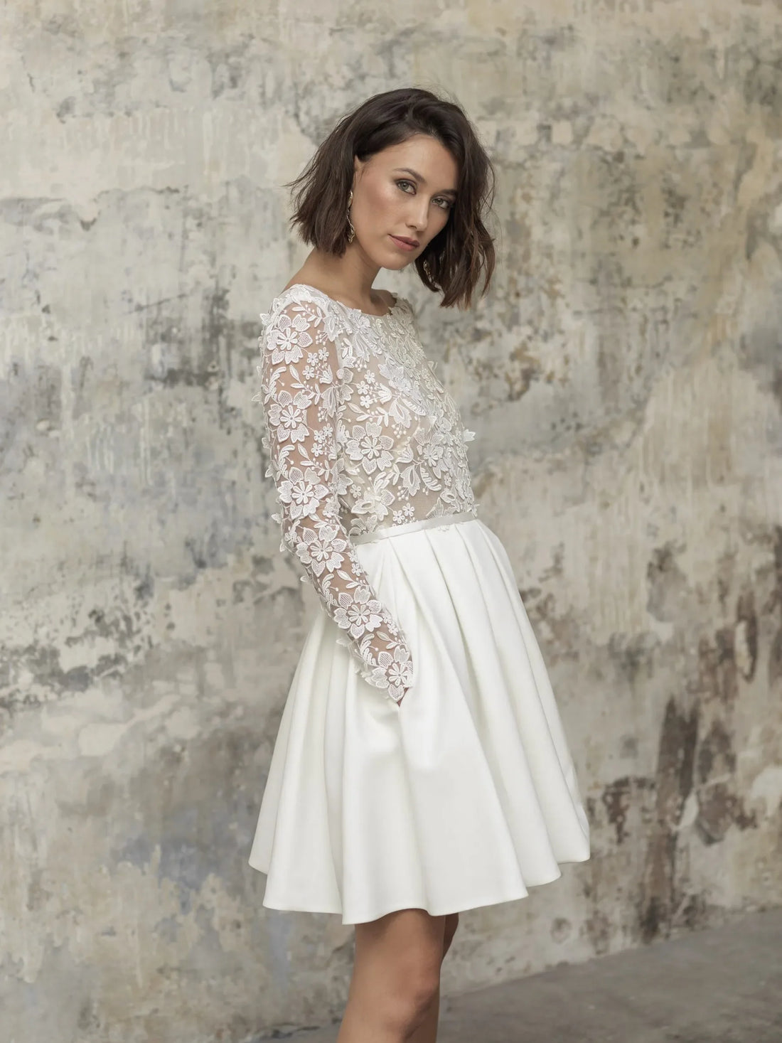 Sexy Short Beach Satin Wedding Dresses Appliqued Long Sleeve Backless Reception Bridal party With Pockets Women Formal Dress