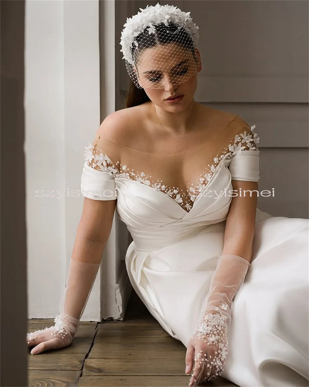 Luxurious Scoop Neck With Flowers Wedding Gowns A-line Split Bridal Gown Customized Sweep Train Evening Dresses