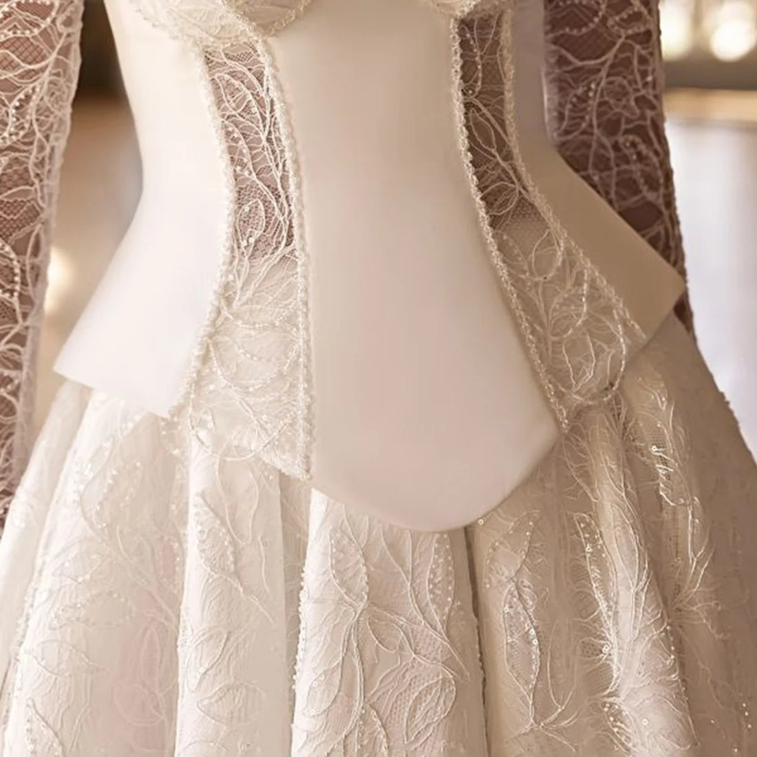 Luxury Appliques Wedding Dress With Train Long Sleeve Sweetheart Ball Gown Lace Bridal Party Gown For Bride vestido de novia