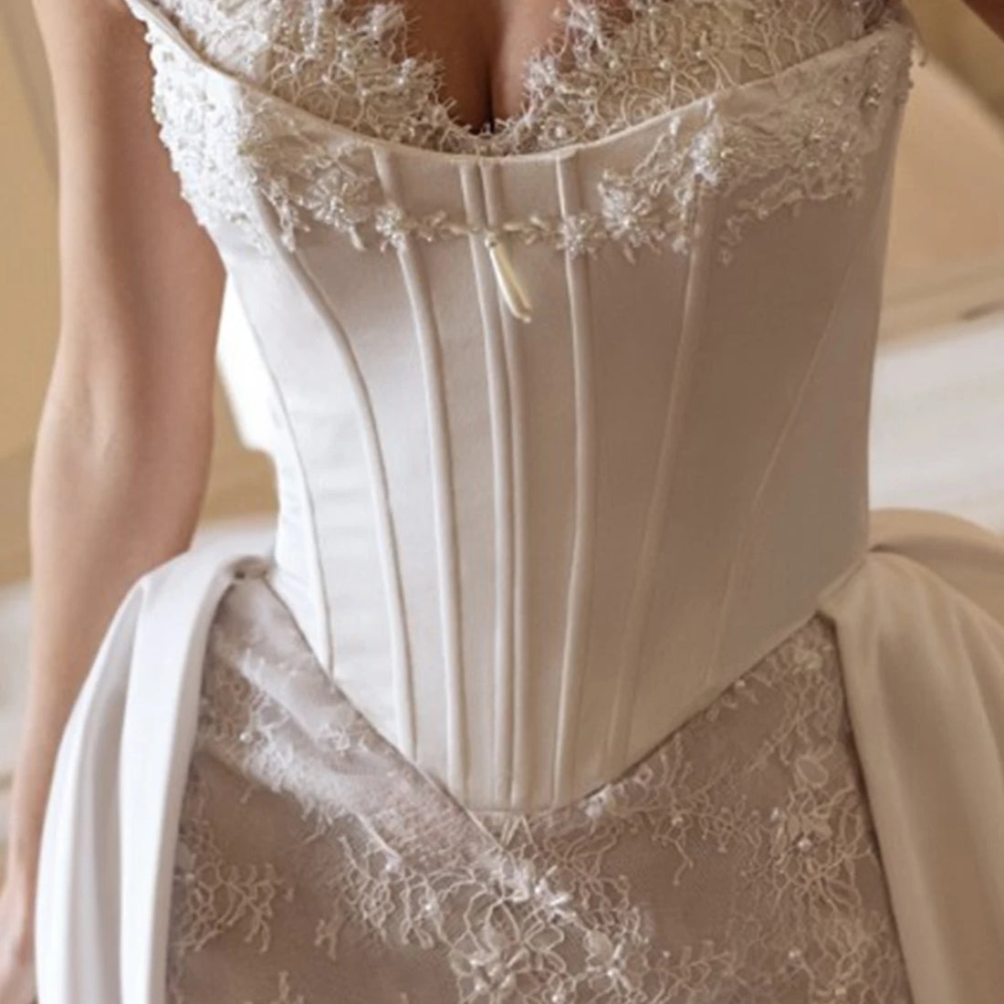 Elegant Mermaid Lace Appliques Wedding Dresses With Train Strapless Long Satin Sheath Bridal Party Gown For Women Vestidos Novia