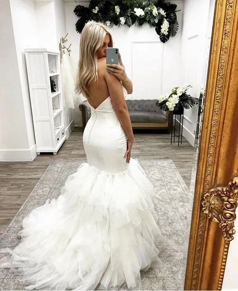 Customized Fashionable And Minimalist Strapless Sexy Mermaid Tight Fitting White Chiffon Pleated Backless Princess Bridal Dress