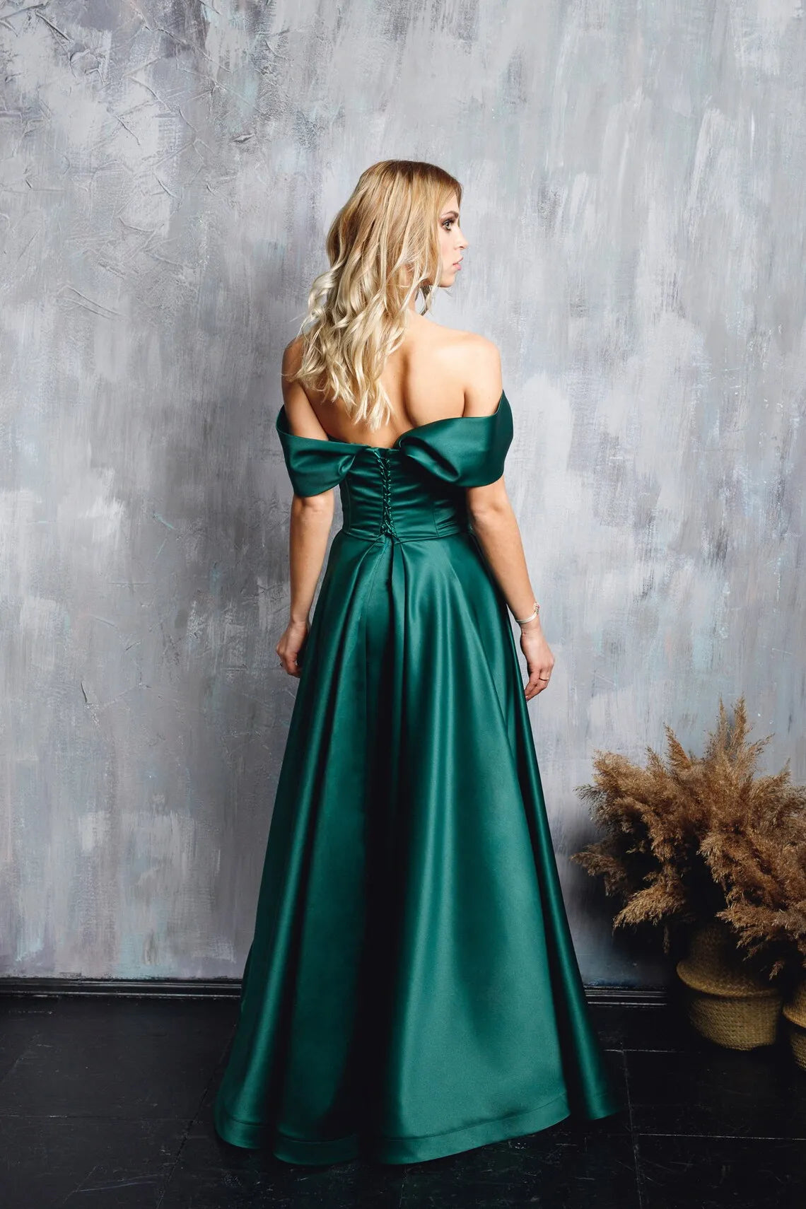 Hunter Green Prom Dresses Satin Long Floor Length Off Shoulder Front Slit Formal Party Evening Gown Women Special Occasion Dress